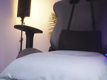 Stripchat Live Sex Cam of little-eli