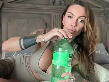 Stripchat Live Sex Cam of KadaLove69