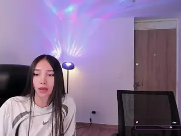 Stripchat Best live sex cam show of Mikeyvioleta_