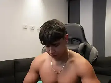 Stripchat Best live sex cam show of Bray_Kevin