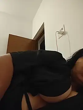 Stripchat Live Sex of NakedMILFx