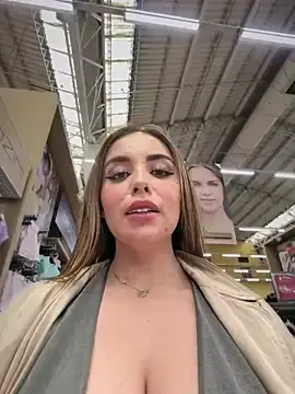 Stripchat Sex Cam of Alirawrz
