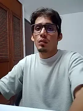 Stripchat Watch Live Sex Cams of SrIncognito666