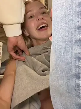Stripchat Live Sex of kira_mia