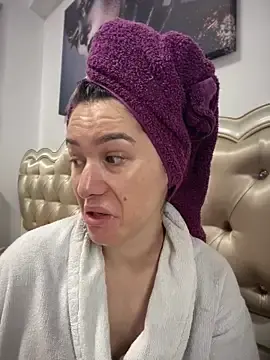 Stripchat Live Sex Cam of HotXMom_