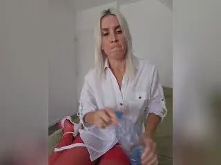 Xlovecam Free Live Porn of MissJulieDeux