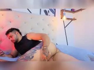 Xlovecam Live Sex Cam of AryanBrown