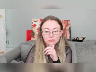 Xlovecam Live Sex Cam of Meeranda