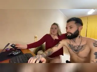 Xlovecam Sex Cam of MikeAndAnna