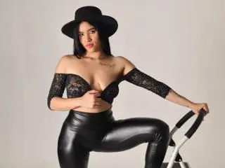 Xlovecam Free Porn Cam of DaniellaPicc